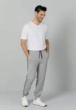 FREIZEIT - Jogginghose - Hellgrau 10 FREIZEIT - Jogginghose - Hellgrau -Babista De 00cbee633e9b49e78e1715530902abd5