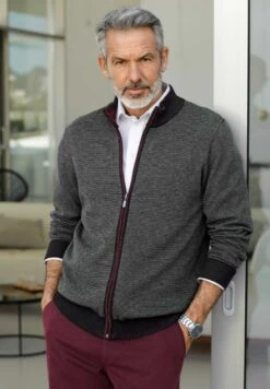 Strickjacke - Schwarz,grau 11 Strickjacke - Schwarz,grau -Babista De 4ace1182a3d24ed893bbe17bd4daf458 1