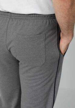 FREIZEIT - Jogginghose - Dunkelgrau 11 FREIZEIT - Jogginghose - Dunkelgrau -Babista De b25a7244d8694f0cafd2efaa48b60a37